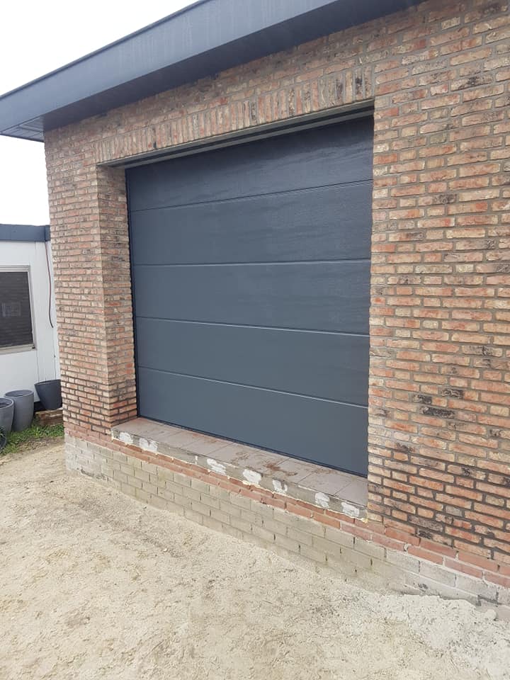 Woodgrain Plano ral 7016 in Kapru Garagedeuren